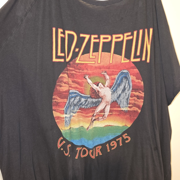 Torrid Cold Shoulder Led Zeppelin Graphic T-Shirt - Size 3 - Picture 3 of 3